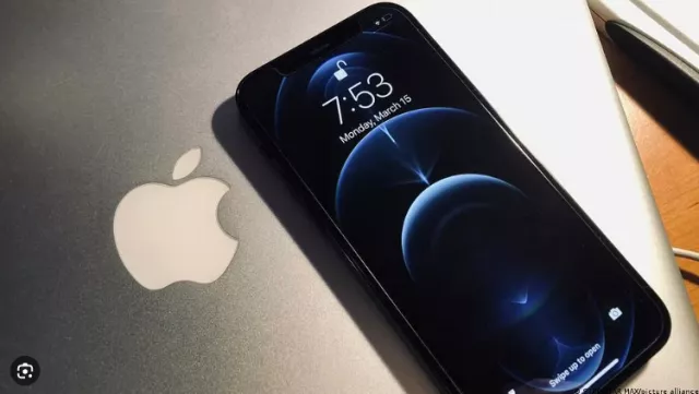 Хятад Улс төрийн албан хаагчдад iPhone ашиглахыг хориглолоо
