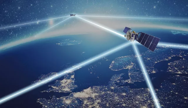 Starlink компани сансарт лазерын туяагаар мэдээлэл дамжуулдаг хиймэл дагуулууд хөөргөлөө