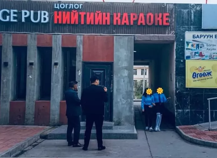 Ерөнхий боловсролын сургуулийн хажуу дахь архины оромжуудыг цэгцлэхээр оюутнууд тэмцэж байна