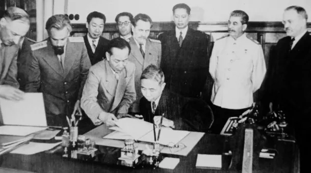 Өнөөдөp Монголчуудын хувьд тусгаар тогтнолоо баталгаажуулсан бахархалт өдөp