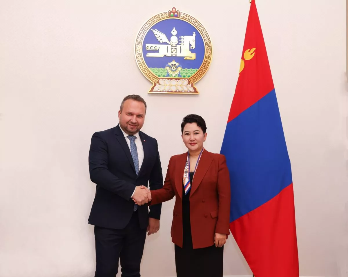 Энэ жилээс эхлэн Чех улсад 30-60 оюутан суралцана