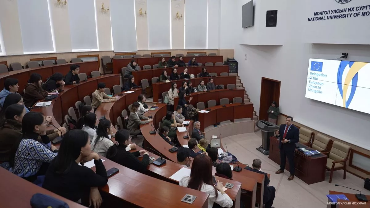 Европын парламентын төлөөлөгчид МУИС-ийн Олон улсын харилцааны оюутнуудтай уулзлаа
