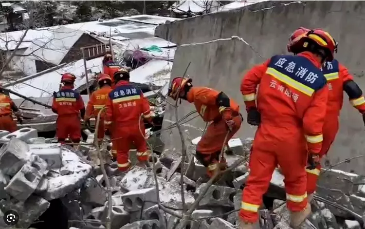 Хятадын баруун өмнөд хэсэгт хөрсний гулгалт болж 47 хүн дарагджээ