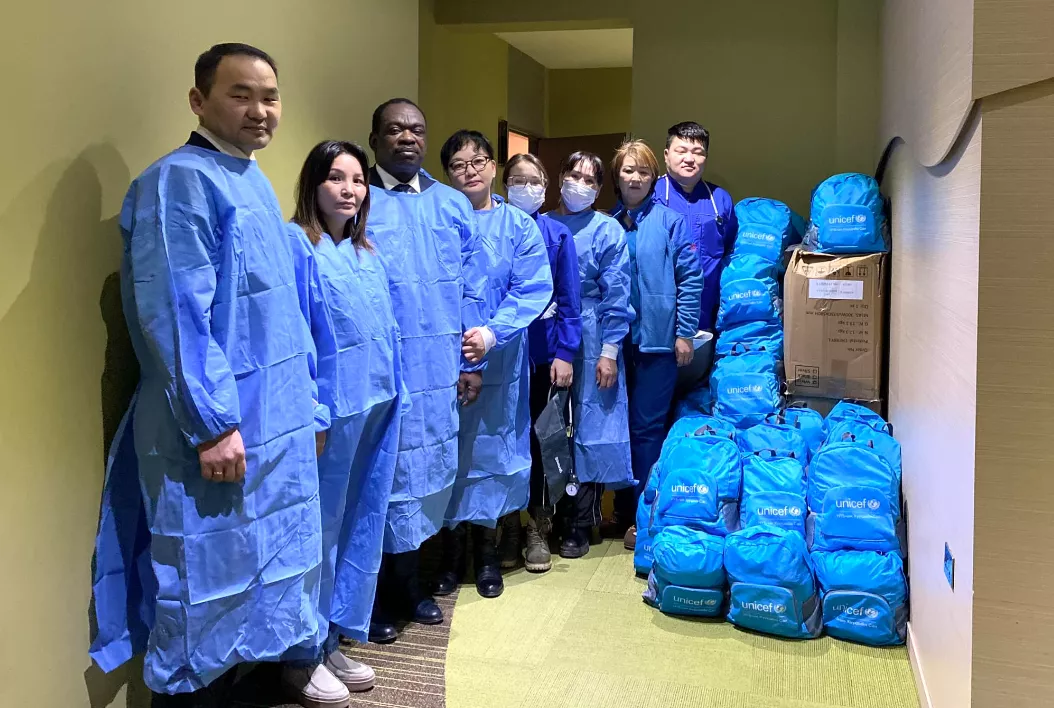 “НҮБ-ын Хүүхдийн Сан“-аас нэн шаардлагатай эрүүл ахуйн бүтээгдэхүүний багцыг хүлээлгэн өглөө
