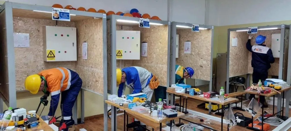 Мэргэжлийн болон техникийн боловсролын сургалтын байгууллагыг амжилттай төгсөгчдөд тэтгэлэг олгоно