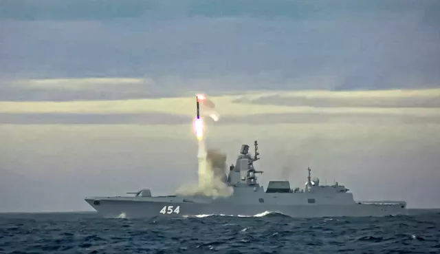 ОХУ Украинд анх удаа хэт авианы пуужин ашиглажээ