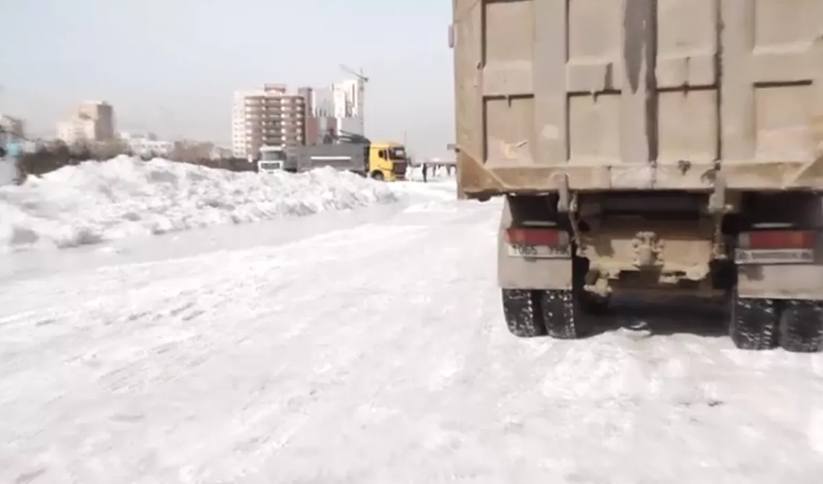 ВИДЕО: Сэлбэ голын мөсийг зөөж эхэллээ