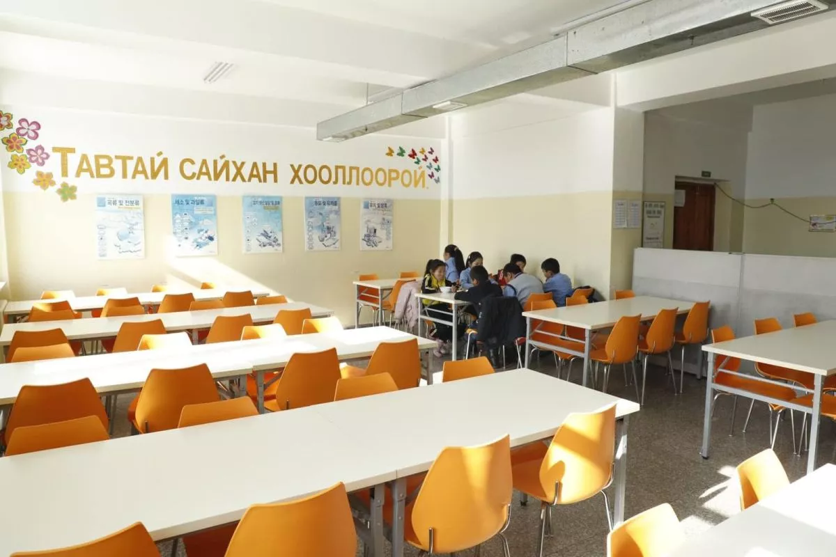 Дашинчилэн сумын ерөнхий боловсролын сургууль жишиг гал тогоог тохижуулжээ
