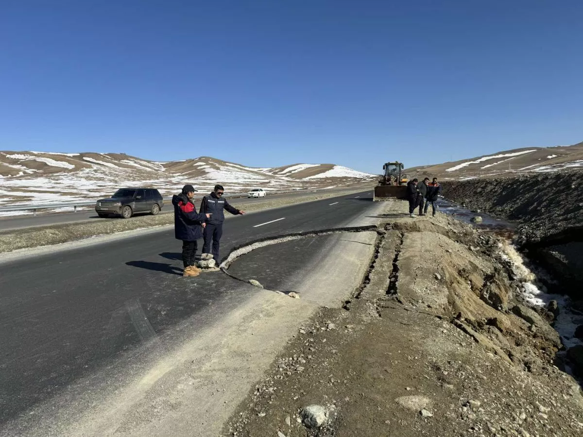 Дарханы замд гарсан гэмтлийг засварлахаар ажиллаж байна