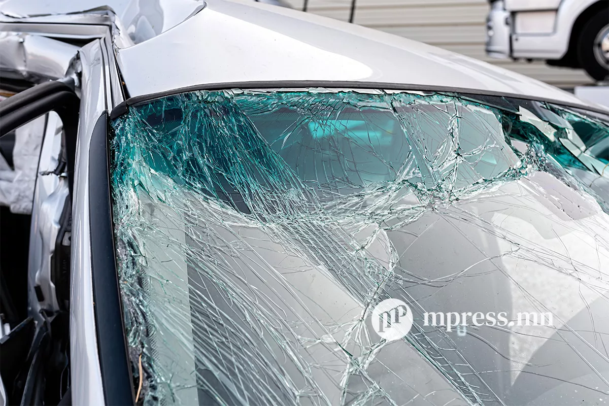 Суудлын автомашин ачааны автомашинтай мөргөлдсөний улмаас 1 хүн амиа алдлаа