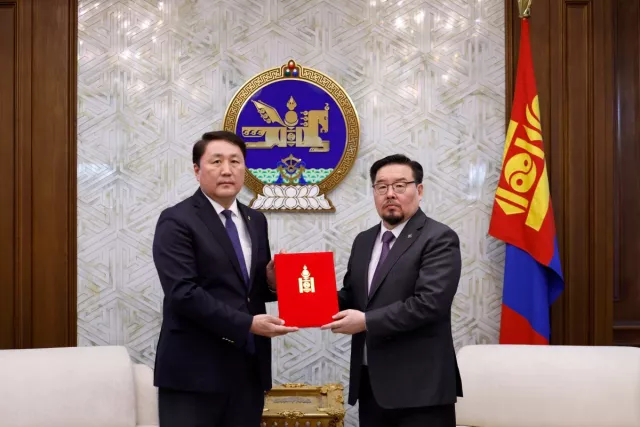 Хуулийн төслүүдийг өргөн барилаа