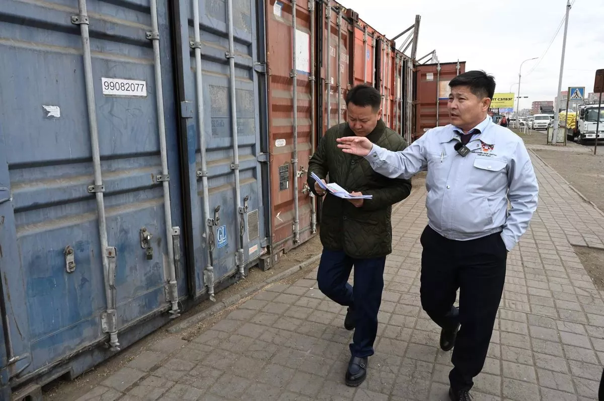 Төв зам дагуух төмөр авах цэг, тос солих цэгүүд болон үзэмжгүй худалдаануудыг цэгцэлнэ