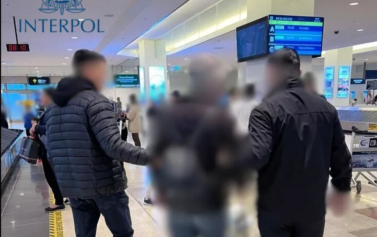 Интерполоор эрэн сурвалжлагдаж байсан иргэнийг “шувуу” ажиллагааны хүрээнд баривчлан авчирлаа