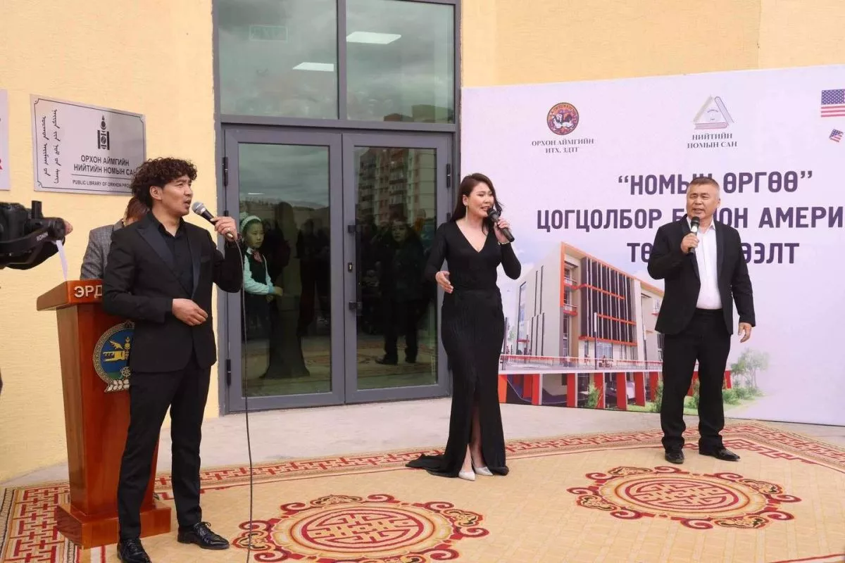 Эрдэнэт хотод шинэ номын сангийн нээлт боллоо