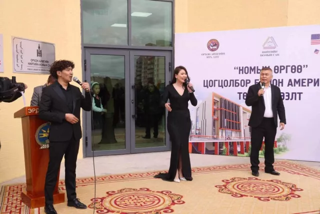 Эрдэнэт хотод шинэ номын сангийн нээлт боллоо