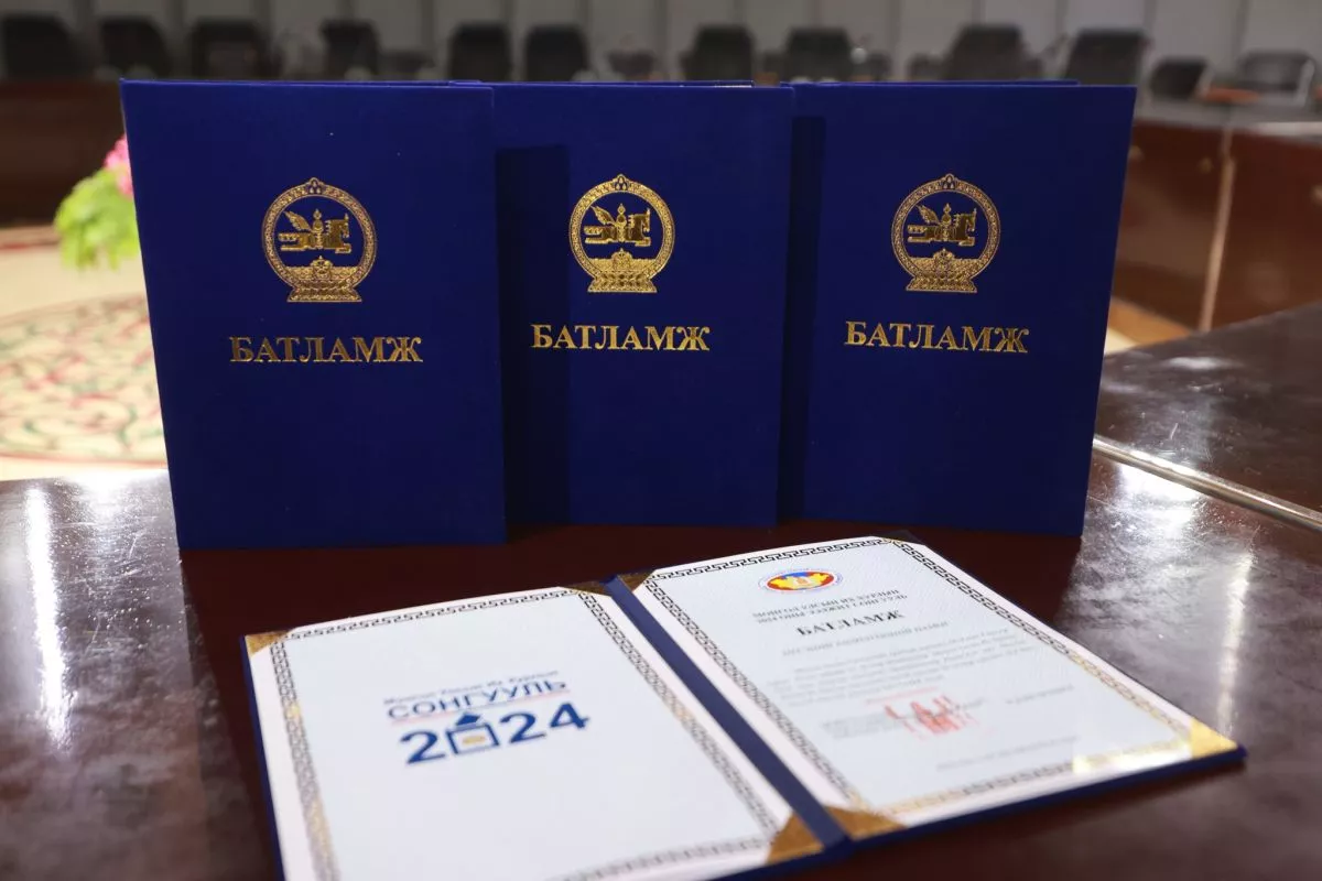 Нам, эвслүүдэд 2024 оны ээлжит сонгуульд оролцох батламж гардууллаа