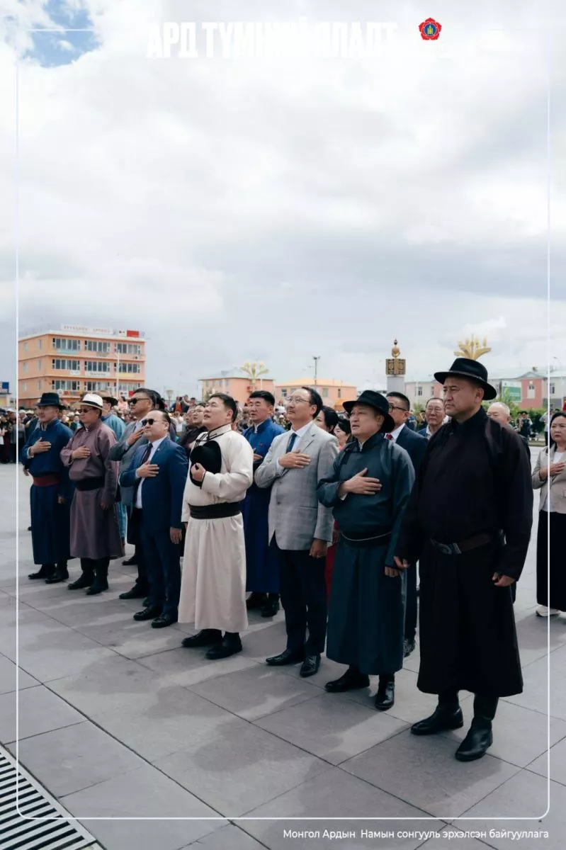 Л.Оюун-Эрдэнэ: “Ард түмэн ялах уу? Авлигачид ялах уу”