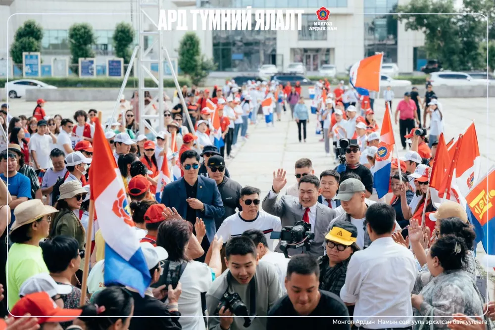 Л.Оюун-Эрдэнэ: “Ард түмэн нэгдмэл бас хүчтэйг харуулахын тулд дарханчууд та бүхэн Ерөнхий сайдын багийг багаар нь дэмжээрэй”