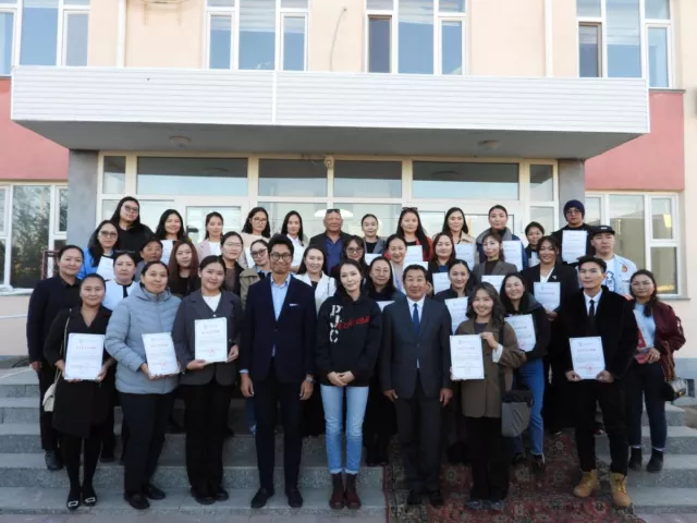 Монголбанкны Ерөнхийлөгч Санхүү Эдийн Засгийн Их Сургуулийн оюутнуудад лекц уншлаа