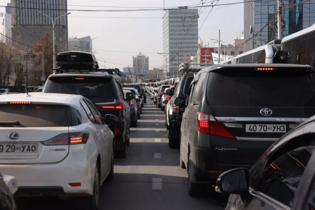 Өнөөдрөөс  импортоор орж ирэх автомашинд хотын дугаар олгохгүй