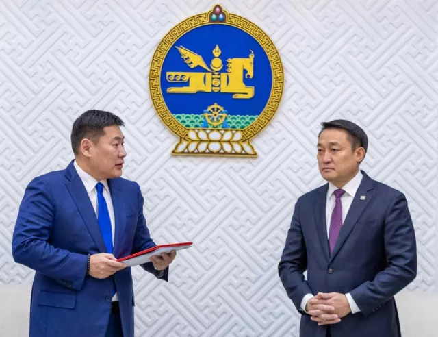 Ерөнхий сайд Л.Оюун-Эрдэнэ Засгийн газрын 14 мега төсөлд багтсан стратегийн ач холбогдолтой төслүүдээ УИХ-ын даргад өргөн барилаа