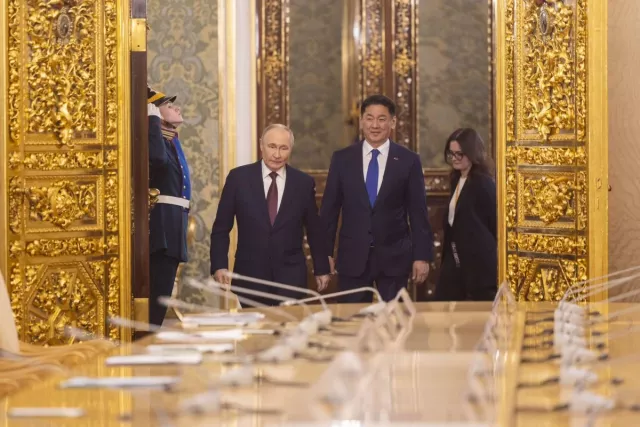 Монгол Улсын Ерөнхийлөгч У.Хүрэлсүх, ОХУ-ын Ерөнхийлөгч В.В.Путин нар албан ёсны уулзалт хийлээ