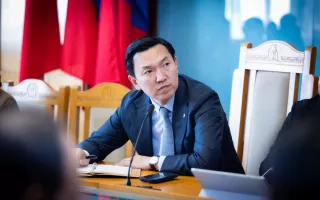 Н.Учрал намынхандаа хатуу үг хэлж, “намаас хөөнө шүү” гэжээ