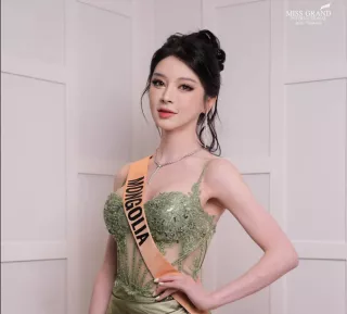 Миссийн тэмцээнд Монголын нэрийн өмнөөс хятад бүсгүй оролцсон нь шүүмжлэл дагуулав