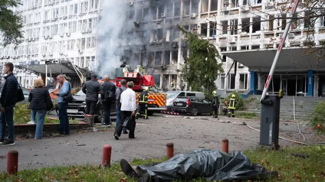Орос Киев хот руу цохилт хийж, хоёр хүн амиа алдан, зургаан хүн шархаджээ
