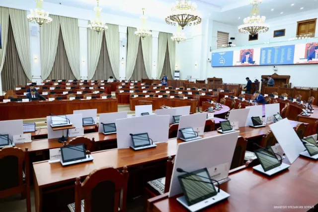 Монголын парламентыг Ө.Шижир, Х.Ганхуяг байтугай Ерөнхийлөгч тарааж дийлээгүй юм 