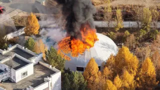 Эрдэнэт дахь Орос элчингийн хашаанд монгол гэр шатжээ