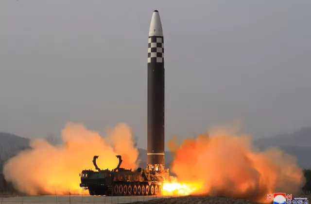 Хойд Солонгос зүүн эрэг рүүгээ хэд хэдэн баллистик ПУУЖИН харвав