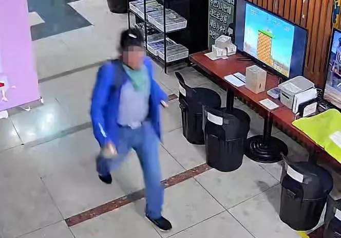 БНСУ | Хутгатай этгээд олон нийтийн газар 8 хүний биед халджээ