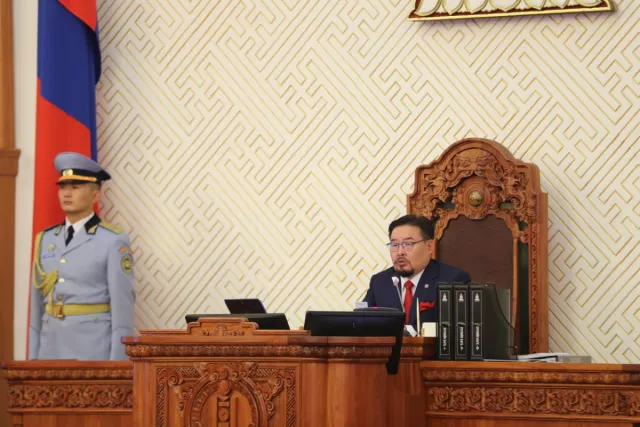 Г.Занданшатар: Үндсэн хуулийн цэцийн шийдвэр эцсийнх тул УИХ хянан хэлэлцэх БОЛОМЖГҮЙ