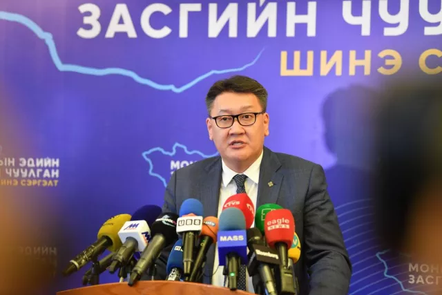 Б.Жавхлан: “Эрдэнэт үйлдвэр”-ийг 100 хувь Монгол Улсын өмч болгох ажил урагшилж байна