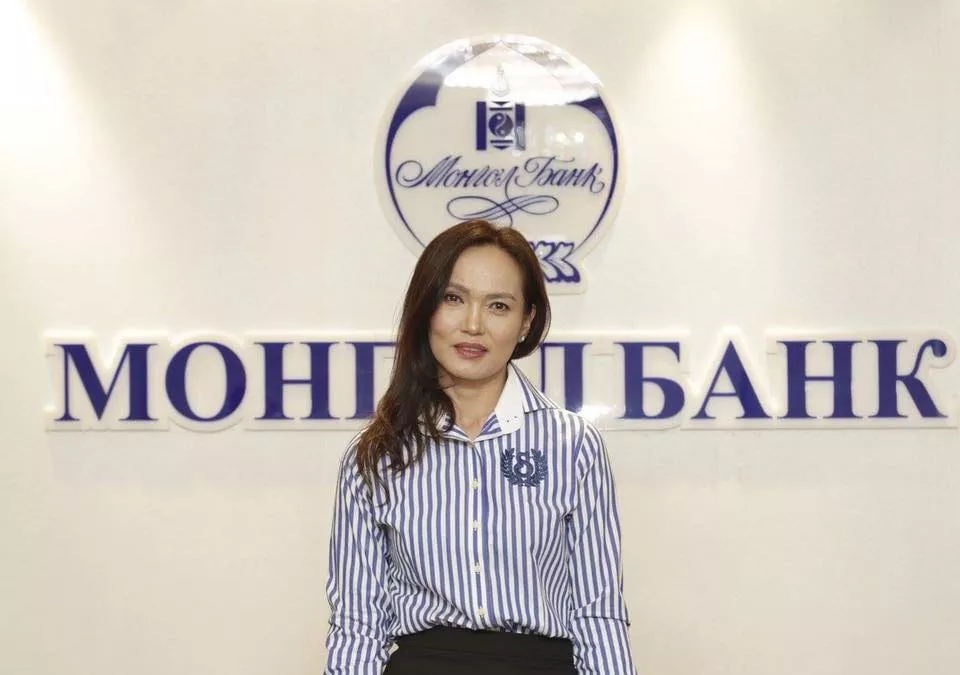 Монголбанкны Хэлтсийн захирал уу, сүлжээний бизнес сурталчлагч уу?
