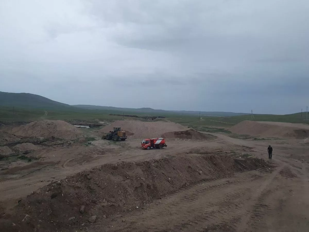 Хууль бус гэрээ байгуулж ажиллаж байсан уурхайн ажлыг зогсоожээ