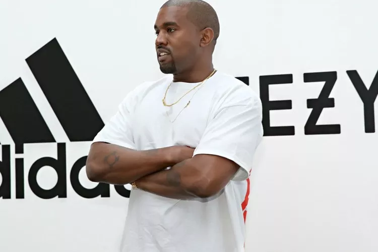 Adidas реппер Канье Уэсттэй хийсэн гэрээгээ цуцалжээ
