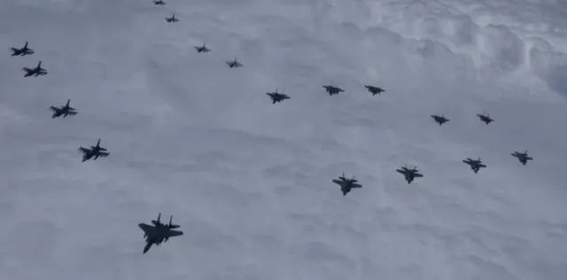 Хоёр Солонгос байлдааны онгоцнуудаа хөөргөлөө