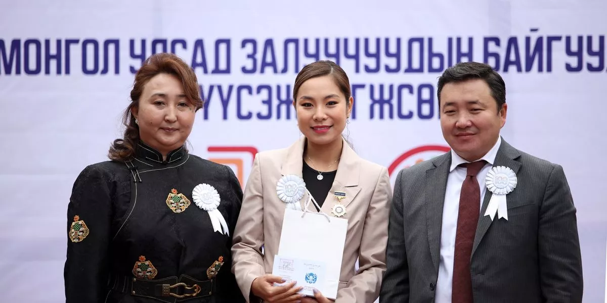 Үе үеийн төлөөллүүд оролцсон “Нар угтсан өглөө“ арга хэмжээ боллоо