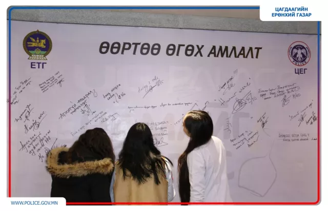 Насанд хүрэгчдийн 51 хувь нь согтууруулах ундааг байнга хэтрүүлэн хэрэглэдэг