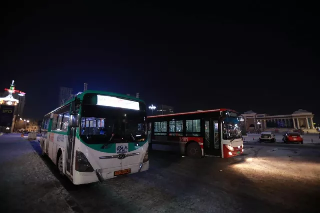 Жагсагчдыг дулаацуулах зорилготой автобуснуудыг байршуулжээ