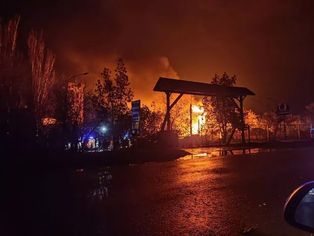Орост эзлэгдсэн Мелитополь хот руу пуужингийн цохилт өгчээ