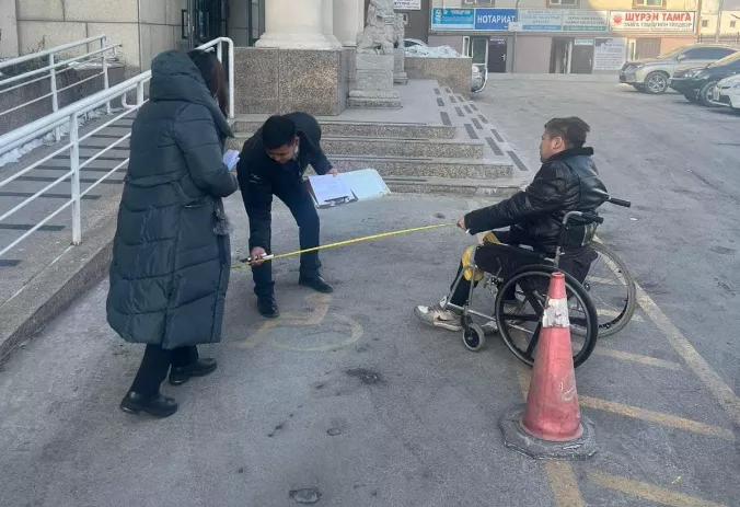 Төрийн захиргааны барилгууд хөгжлийн бэрхшээлтэй иргэдэд ээлгүй байна