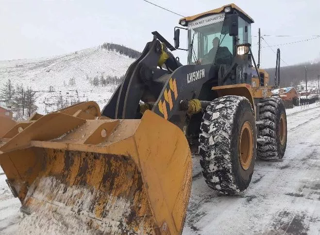 Халтиргаа гулгаанаас сэргийлж 330 тонн бодис, 577.7 тонн давс цацлаа