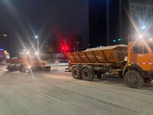 Замын халтиргааг арилгахаар өдөрт 30-40 тонн давс, бодис цацаж байна