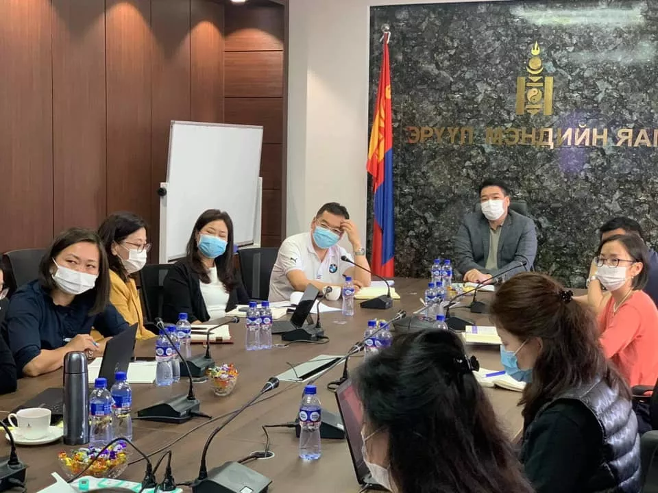 С.Энхболд аймгуудын эрүүл мэндийн газрын дарга нартай хуралдлаа