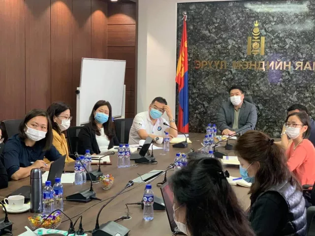 С.Энхболд аймгуудын эрүүл мэндийн газрын дарга нартай хуралдлаа