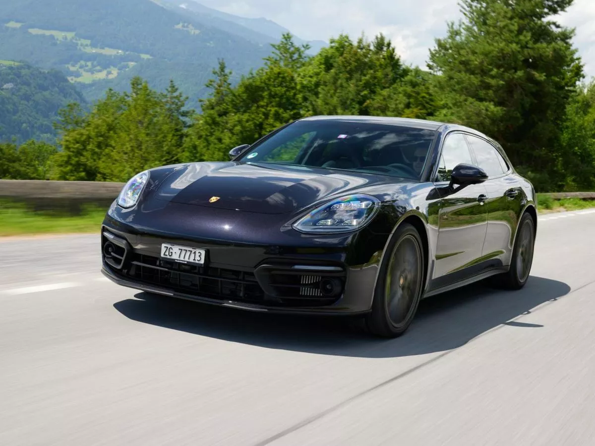 Porsche-г 18,000 доллараар худалдаанд гаргажээ