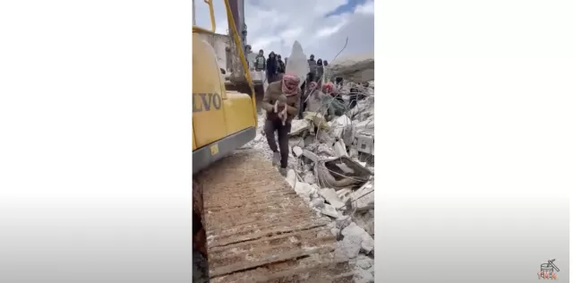 Газар хөдлөлтийн нуранги дор байхдаа хүүхдээ төрүүлжээ